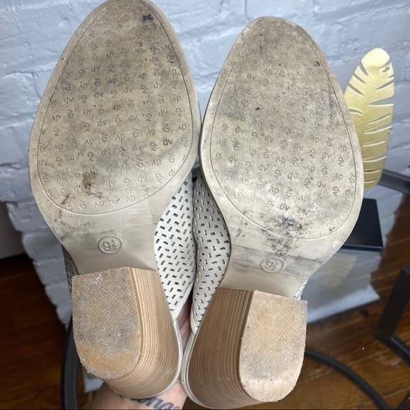 DV Kenli Perforated Block Heel Mules 9.5 - Picture 10 of 10